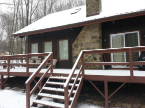 Woodland Modern Cabin close to Skiing, Kalahari Water Park, Camelback and Casino, Tobyhanna